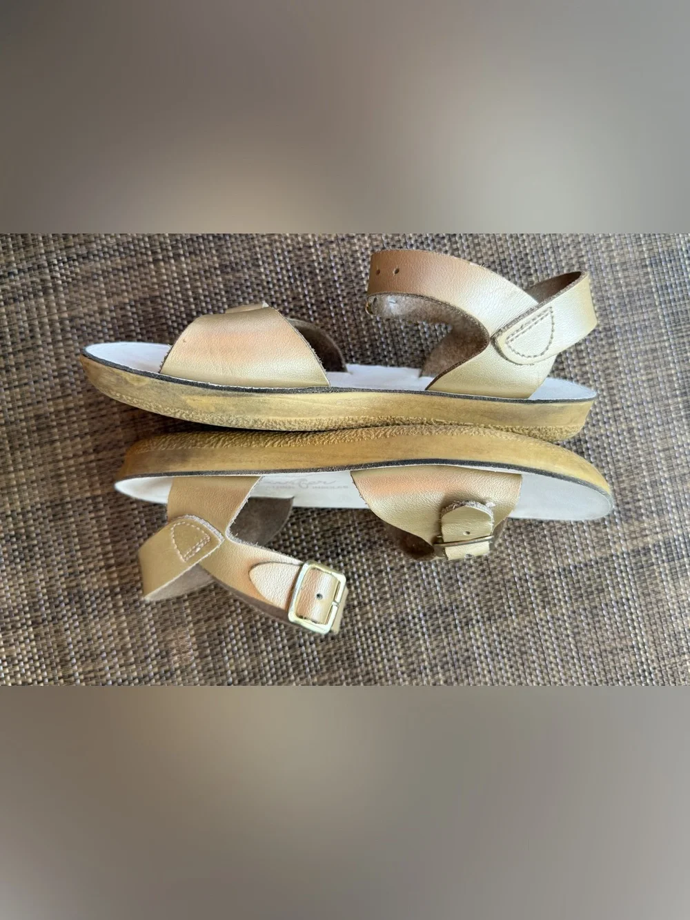 Salt Water Sun-San Surfer Sandals by Hoy Gold Leather Toddler Girl’s 10 Buckles